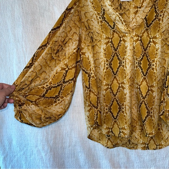 ADRIENNE women’s gold snake skin lantern sleeves tie front blouse S EUC - Picture 3 of 5